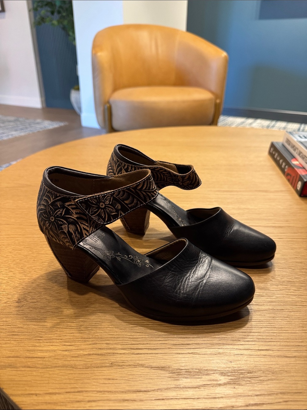 Leather Floral-Detail Black Mary Jane Heels - Picture 2 of 15